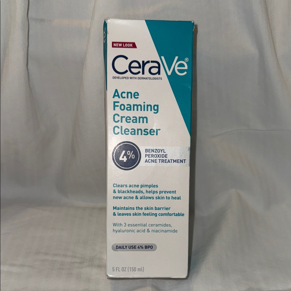 CeraVe Acne Foaming Cream Cleanser - White and Teal
